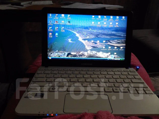Samsung NC110. 10.1", 1,6����, ��� 1024 ��, ���� 250���, WiFi: 1, Bluetooth: 1, ����������� �� 8��. ����