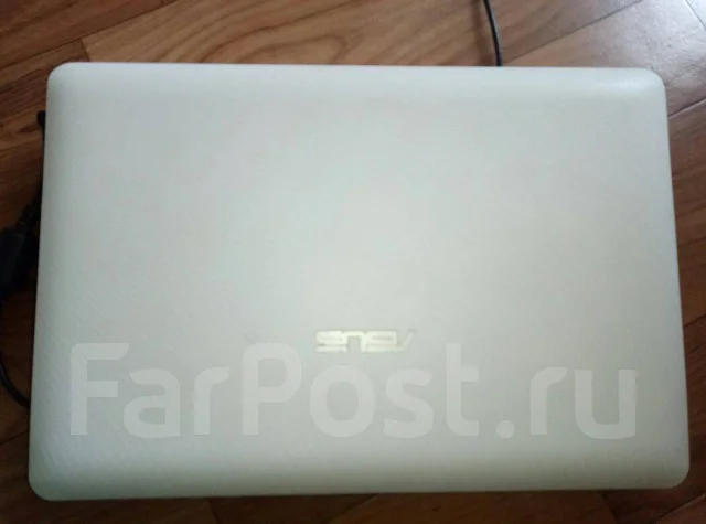 Asus Eee PC 1011. 10", 1,7����, ��� 2048 ��, ���� 320���, WiFi: 1, Bluetooth: 1, ����������� �� 4��. ����