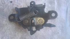 Замок капота. Toyota Tarago, ACR50, GSR50 Toyota Previa, ACR50, AHR20, GSR50 Toyota Estima, ACR50, ACR50W, ACR55, ACR55W, AHR20, AHR20W, GSR50, GSR50W...