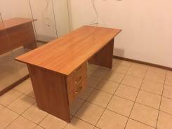Столы письменные.