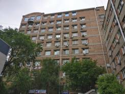Крупный Офисный блок на Первой Речке - 263 кв. метров - Кабинетами. 263 кв. м., улица Комсомольская 3, р-н Первая речка. Дом снаружи