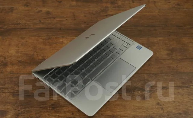 HP Spectre. 13.3", 2,9����, ��� 8 ��, ���� 512���, WiFi: 1, Bluetooth: 1, ����������� �� 12��. ����