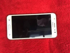 Samsung Galaxy J5. �����