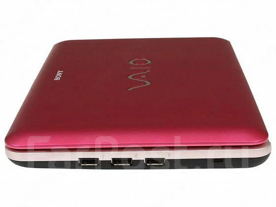 Sony VAIO VPC-M12M1R. 10.1", 1 830����, ��� 1024 ��, ���� 250���, WiFi: 1, Bluetooth: 1, ����������� �� 4��. ����