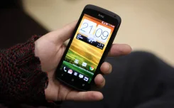 HTC One S. �/� ����