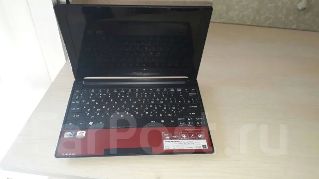 Acer Aspire One. 10.1", ��� 2048 ��, ���� 320���, WiFi: 1, Bluetooth: 1, ����������� �� 2��. ����