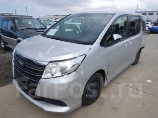 Toyota noah zrr80