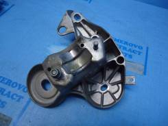 Кронштейн опоры двигателя. Audi A6 allroad quattro, 4FH Audi S6, 4F2 Audi A6, 4F2, 4F2/C6 Двигатели: ASB, AUK, BNG, BPP, BSG, BAT, BBJ, BDW, BDX, BKH...