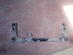 Крепление балки подвески. Renault Fluence, L30R, L30T Двигатели: K4M, M4R