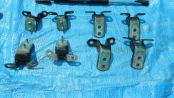 Крепление боковой двери. Toyota: Chaser, Ractis, Sai, Corolla Spacio, Alphard, Land Cruiser, EQ EV, Caldina, Estima, Sprinter, FJ Cruiser, Fortuner, C...