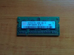 SO-DIMM DDR2.