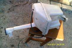 Бачок стеклоомывателя. Toyota Touring Hiace, KCH40, KCH40W, KCH46, KCH46W, LXH43, LXH49, RCH41, RCH41W, RCH42, RCH47, RCH47W Toyota Regius, KCH40, KCH...