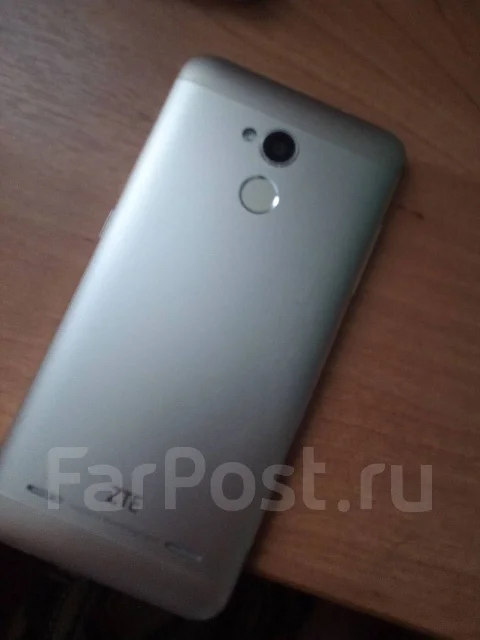 ZTE Blade V7. �/� ����