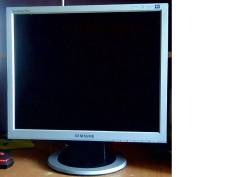 Samsung. 19" (48 см), технология LCD (ЖК)