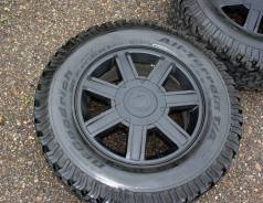 Продам отличный комплект литья с шинами Bfgoodrich 2013 г. в. 8.0x18 6x139.70 ET15 ЦО 77,8 мм.