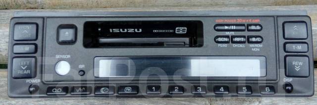 Штатная магнитола Isuzu от Clarion как новая - Магнитолы во Владивостоке
