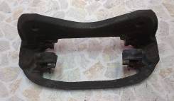 Скоба суппорта. Toyota: Corolla, Corolla Levin, Sprinter, Sprinter Marino, Sprinter Trueno, Corolla Ceres, Sprinter Carib Двигатели: 7AFE, 4AFE, 2CE