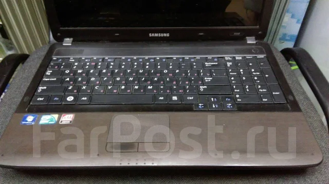 Samsung R540. 15.6", 2,5����, ��� 4 ��, ���� 320���, WiFi: 1, Bluetooth: 1, ����������� �� 2��. ����