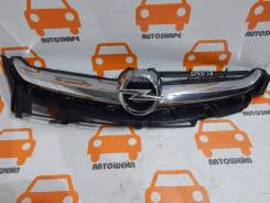 Молдинг решетки радиатора. Opel Astra, P10
