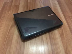 Samsung N210. 10.1", 1,7����, ��� 1024 ��, ���� 250���, WiFi, Bluetooth, ����������� �� 7��.