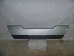 Накладка на дверь багажника. Nissan X-Trail, T31, T31R Двигатели: M9R, MR20DE, QR25DE