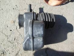 Патрубок воздухозаборника. Toyota Noah, AZR60G, AZR60 Toyota Voxy, AZR60, AZR60G