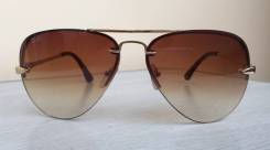 Очки Ray-Ban.