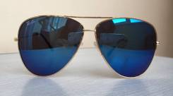 Очки Ray-Ban.