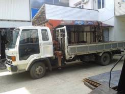 Isuzu Forward. Грузовик бортовой с манипулятором 1992, 6 497 куб. см., 3 000 кг.