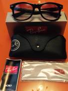 Очки Ray-Ban.