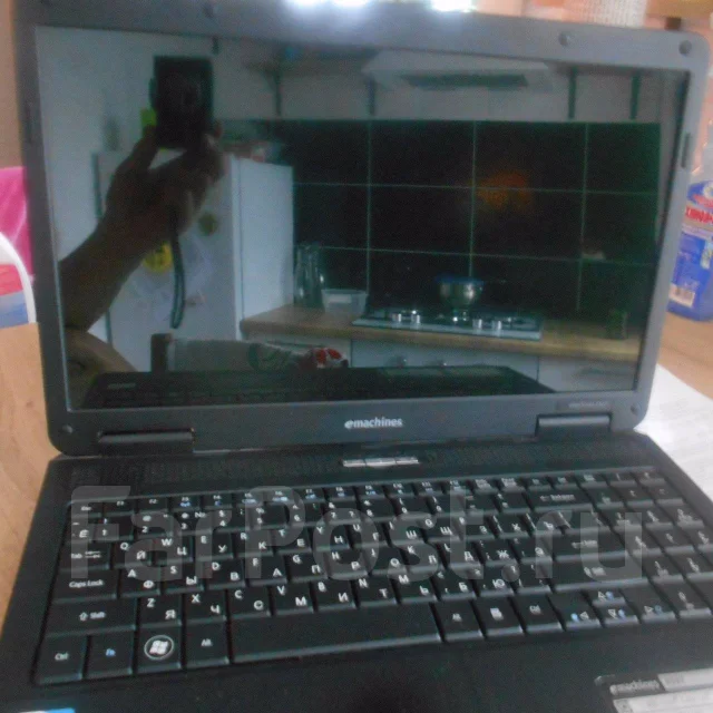 eMachines E527. 15.6", ��� 2048 ��, WiFi: 1 ����