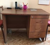 Столы письменные.