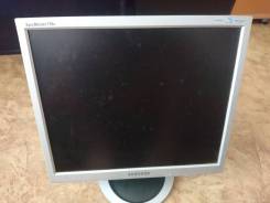 Samsung. 17" (43 см), технология LCD (ЖК)