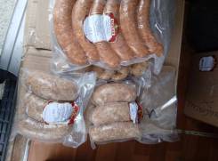 Колбасы, мясные деликатесы.