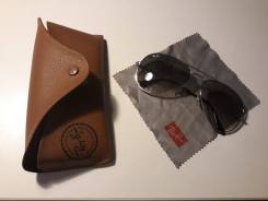Очки Ray-Ban.