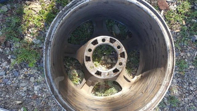Axis Titan. 7.0x16", 6x139.7, ET20 ����