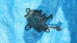 Замок капота. Toyota Caldina, AT211, ST215G, ST210G, AT211G, CT216G, CT216, ST215W, ST215, ST210 Двигатели: 7AFE, 3SGTE, 3SGE, 3SFE, 3CTE
