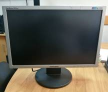 Samsung. 20" (51 см), технология LCD (ЖК)