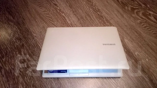 Samsung N150. 10.1", 1,7����, ��� 2048 ��, ���� 250���, WiFi: 1, Bluetooth: 1, ����������� �� 4��. ����