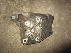 Крепление компрессора кондиционера. Nissan Micra, K11E