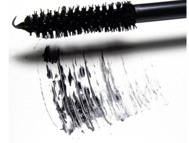 Осыпанная тушь на глазах. Тушь. Тушь под глазами. Что делать если тушь отпечатывается под глазами. Почему тушь отпечатывается.