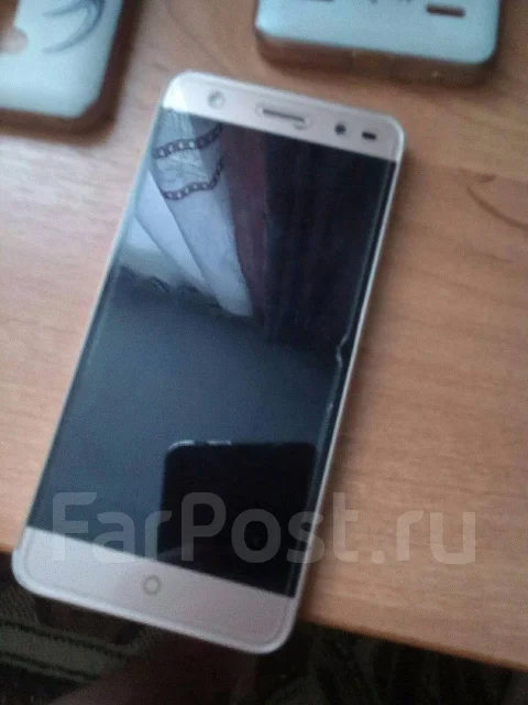 ZTE Blade V7. �/� ����