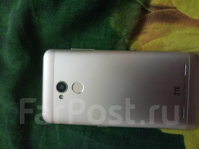 ZTE Blade V7. �/� ����