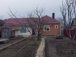 Дом 79.8 кв. м. на участке 6 сот. в станице Тбилисской. Ст. Тбилисская, ул. Якубина, д. 30, р-н Тбилисский, площадь дома 79 кв. м., централизованный в...