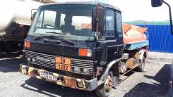Nissan. Бензовоз, 7 200 куб. см., 4,00 куб. м.