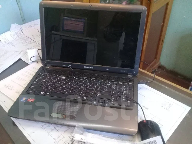 Samsung R525. 15.6", 2,4����, ��� 3072 ��, ���� 500���, WiFi: 1 ����