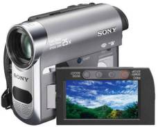 Sony DCR-HC62E. Менее 4-х Мп, с объективом