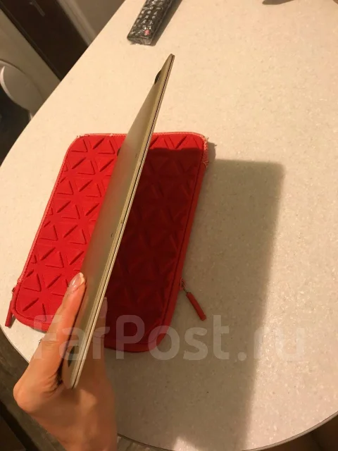 Apple MacBook. 12", ��� 256 �� � ������, ���� 256���, WiFi: 1, Bluetooth: 1, ����������� �� 10��. ����