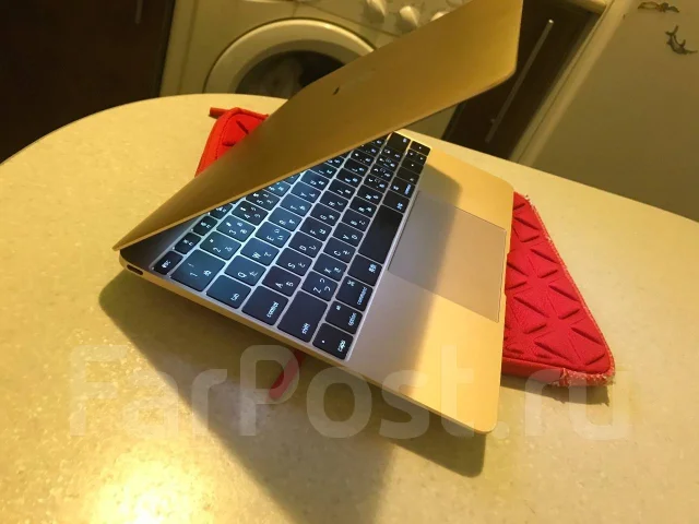 Apple MacBook. 12", ��� 256 �� � ������, ���� 256���, WiFi: 1, Bluetooth: 1, ����������� �� 10��. ����