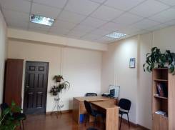 Сдам в аренду без комиссии рабочее место в офисе. 25 кв. м., улица Пионерская 1, р-н Центр. Интерьер